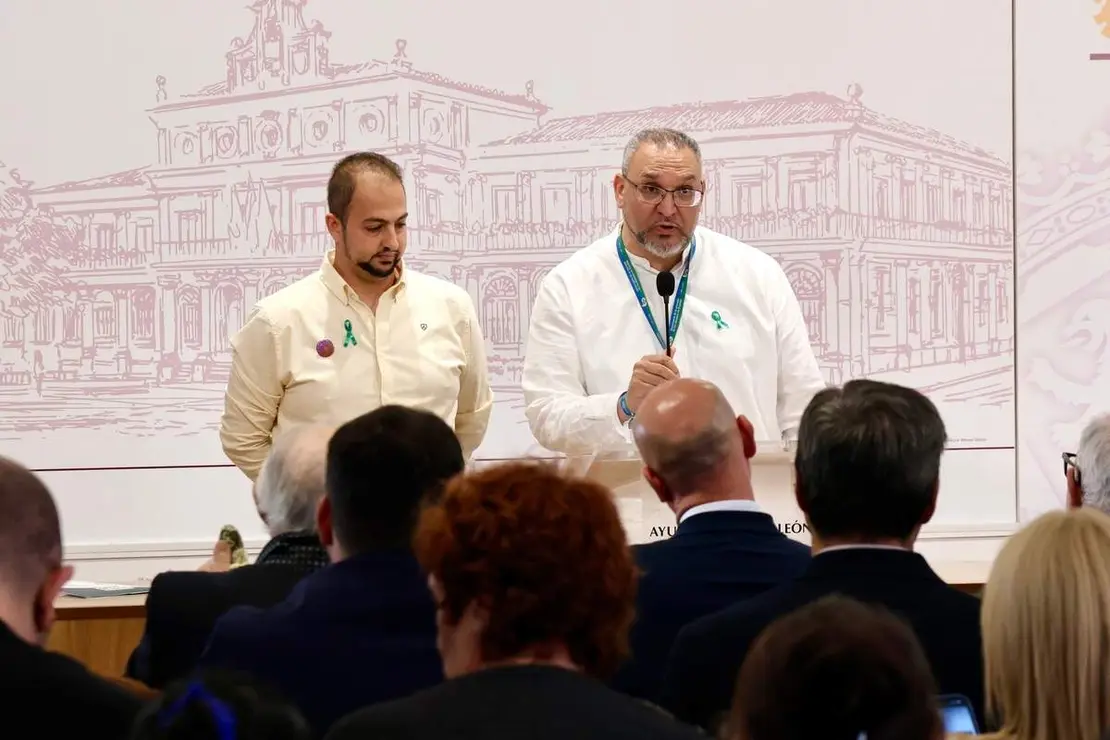 El alcalde de Le&oacute;n, Jos&eacute; Antonio Diez, participa en los actos con motivo del 8 de abril, D&iacute;a del Pueblo Gitano