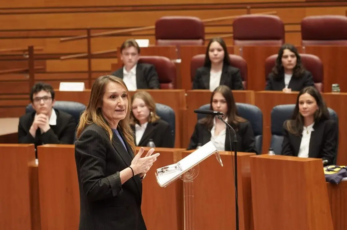 El presidente de las Cortes de Castilla y Le&oacute;n, Carlos Poll&aacute;n, y la consejera de Educaci&oacute;n en funciones, Roc&iacute;o Lucas, asisten a la celebraci&oacute;n de la final de la X Liga de Debate regional de ESO y Bachillerato.