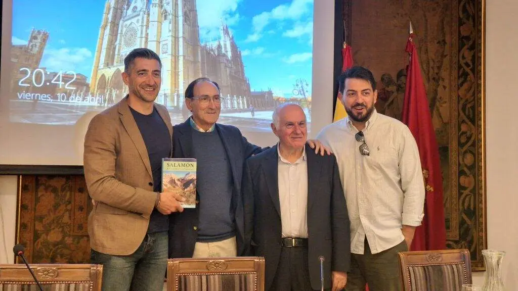 La embajada leonesa en Madrid acogi&oacute; la emotiva presentaci&oacute;n del libro de Sen&eacute;n Fern&aacute;ndez 'Salam&oacute;n. Recuerdos y vivencias'. Foto: Casa de Le&oacute;n en Madrid.