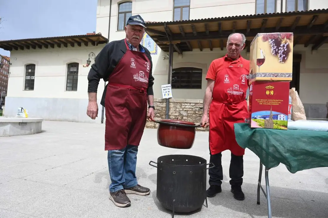 La Plataforma en Defensa de Feve reclama un s&aacute;bado m&aacute;s la llegada del tren al centro de Le&oacute;n. Foto: Peio Garc&iacute;a.