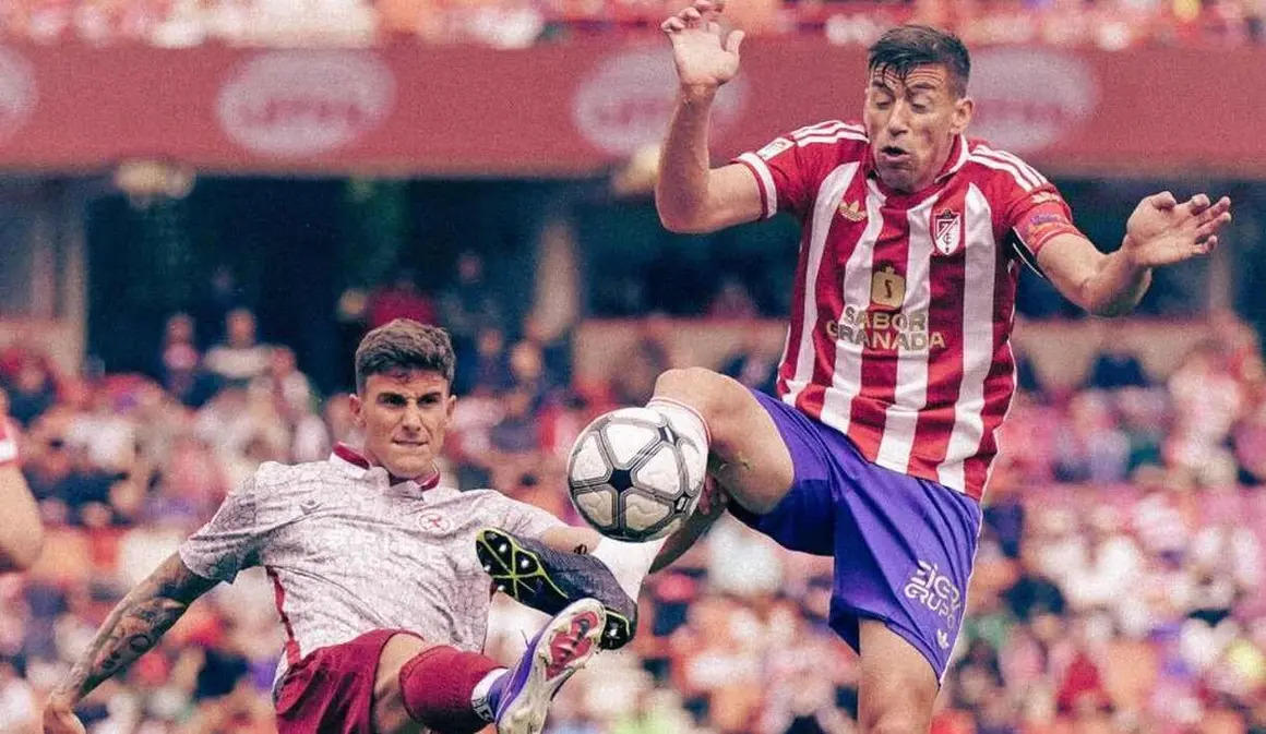 Un penalti tempranero, una cascada de decisiones arbitrales discutidas y la falta de pegada condenan a la Cultural, que roz&oacute; el empate en un final ag&oacute;nico y queda abocada al descenso a siete jornadas del final.