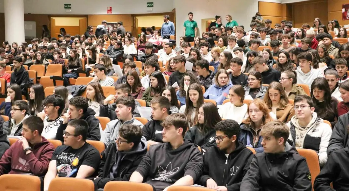 La Universidad de Le&oacute;n ha puesto en marcha una nueva edici&oacute;n de sus Jornadas de Puertas Abiertas con el objetivo de acercar su realidad acad&eacute;mica a los futuros universitarios. A lo largo de tres d&iacute;as, cerca de 1.800 estudiantes procedentes de distintos centros educativos de las provincias de Le&oacute;n y Palencia participan en esta iniciativa.