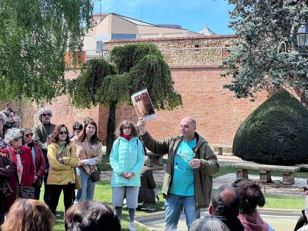 M&aacute;s de 130 personas participan en el tour educativo 'Le&oacute;n con Memoria', una iniciativa de la Asociaci&oacute;n Auryn para acercar la memoria hist&oacute;rica a la ciudadan&iacute;a. Fotos: Asociaci&oacute;n Auryn.