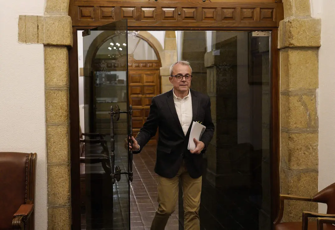 El concejal de Hacienda, R&eacute;gimen Interior y Contrataci&oacute;n, Luis Antonio Moreno, durante su comparecencia en rueda de prensa para hablar sobre el Plan de Igualdad