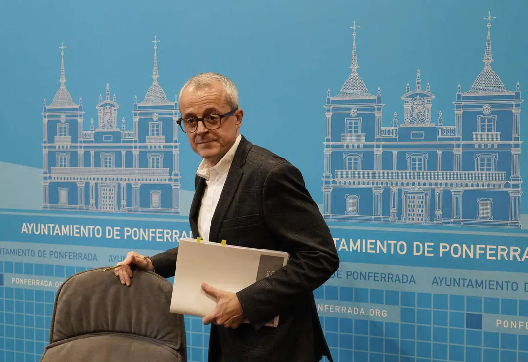 El concejal de Hacienda, R&eacute;gimen Interior y Contrataci&oacute;n, Luis Antonio Moreno, durante su comparecencia en rueda de prensa para hablar sobre el Plan de Igualdad