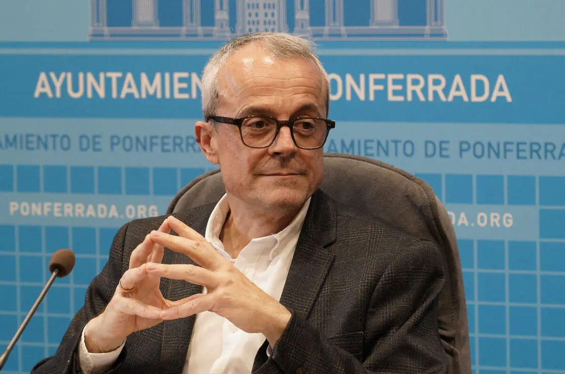 El concejal de Hacienda, R&eacute;gimen Interior y Contrataci&oacute;n, Luis Antonio Moreno, durante su comparecencia en rueda de prensa para hablar sobre el Plan de Igualdad