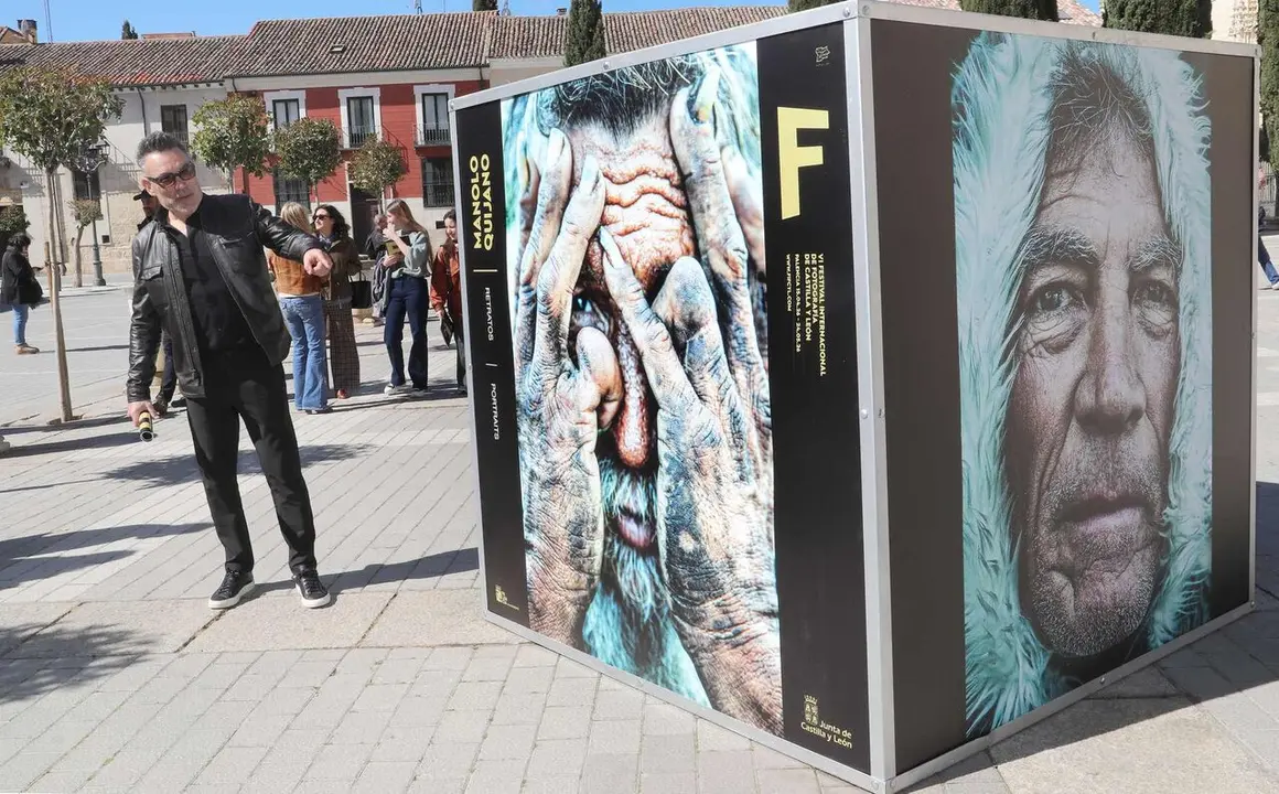 Inauguraci&oacute;n del VI Festival Internacional de Fotograf&iacute;a de Castilla y Le&oacute;n. Asisten la directora general de Pol&iacute;ticas Culturales en funciones, Inmaculada Mart&iacute;nez; y el concejal de Identidad Cultural, Turismo y Fiestas, Francisco Fern&aacute;ndez. Foto: Bragimo