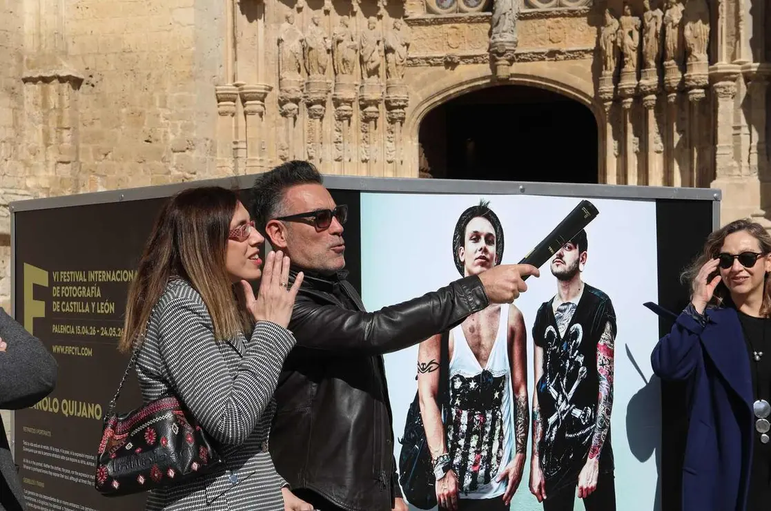 Inauguraci&oacute;n del VI Festival Internacional de Fotograf&iacute;a de Castilla y Le&oacute;n. Asisten la directora general de Pol&iacute;ticas Culturales en funciones, Inmaculada Mart&iacute;nez; y el concejal de Identidad Cultural, Turismo y Fiestas, Francisco Fern&aacute;ndez