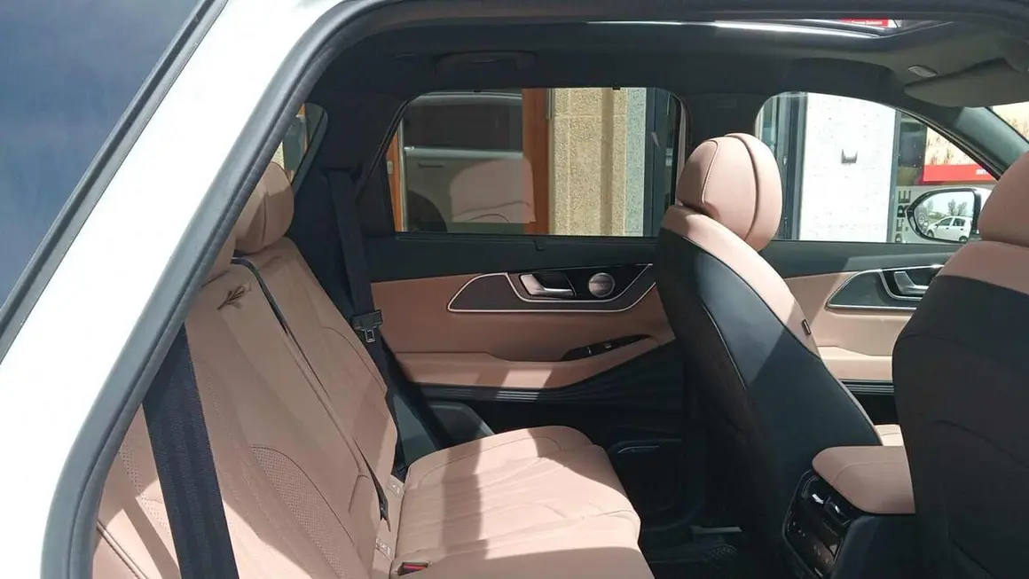 El primer taxi Ebro de toda Espa&ntilde;a es leon&eacute;s. El primer veh&iacute;culo de la hist&oacute;rica marca Ebro adaptado como taxi en Espa&ntilde;a comenzar&aacute; a operar en Le&oacute;n de la mano del conductor Roberto Luis Ca&ntilde;&oacute;n, que ha apostado por innovaci&oacute;n, capacidad y eficiencia.