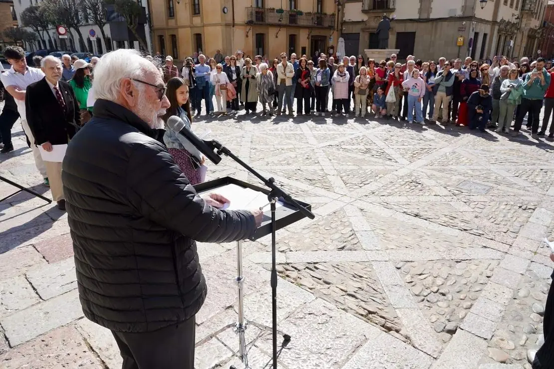 La Asociaci&oacute;n de Amigos de los Decreta celebra la d&eacute;cima lectura p&uacute;blica del texto de los Decreta del a&ntilde;o 1188 del rey Alfonso IX