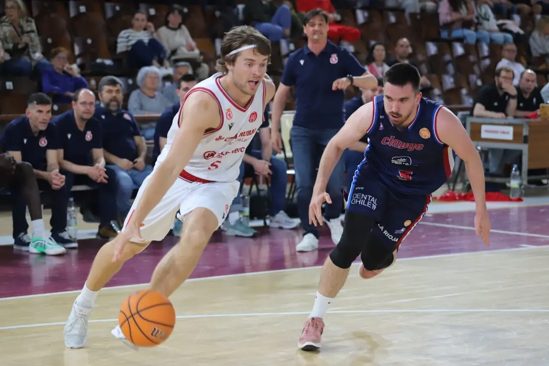 La Cultural y Deportiva Leonesa de baloncesto cay&oacute; derrotada en casa ante el Reina Prote&iacute;nas Clavijo (88-91) en un encuentro muy equilibrado que se decidi&oacute; en los &uacute;ltimos minutos tras un tercer cuarto clave para los visitantes. Foto: Isaac Llamazares