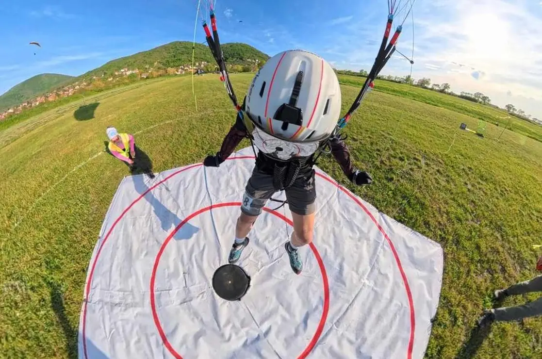 V&iacute;ctor 'Moncho' Rodr&iacute;guez roza el oro en el Open de Serbia. El parapentista leon&eacute;s logra la plata tras liderar casi toda la competici&oacute;n en Vrsac.