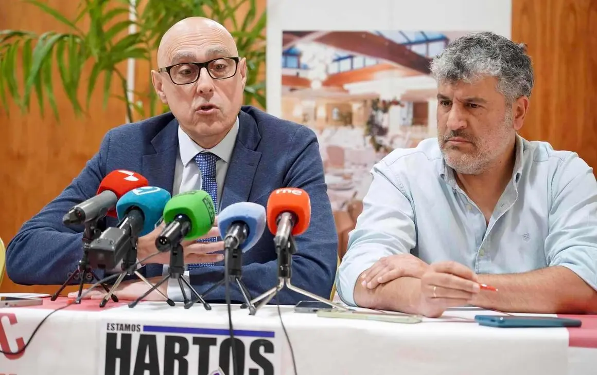 El Ayuntamiento de San Emiliano y sus juntas vecinales, la Federaci&oacute;n de Entidades Locales Menores de Le&oacute;n y la Asociaci&oacute;n Monta&ntilde;a de Babia y Luna informan de la situaci&oacute;n procesal actual del conflicto ganadero con el Ayuntamiento de Mieres (Asturias) en el Puerto de Pinos. Fotos: Campillo