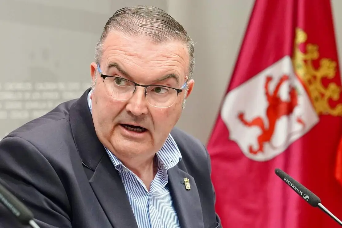 El vicepresidente de la Diputaci&oacute;n de Le&oacute;n y responsable de Productos de Le&oacute;n, Roberto Aller, y el presidente de la Asociaci&oacute;n Leonesa de Hoteler&iacute;a y Turismo, &Oacute;scar Garc&iacute;a, presentan el I Concurso Provincial de Torrijas Reino de Le&oacute;n