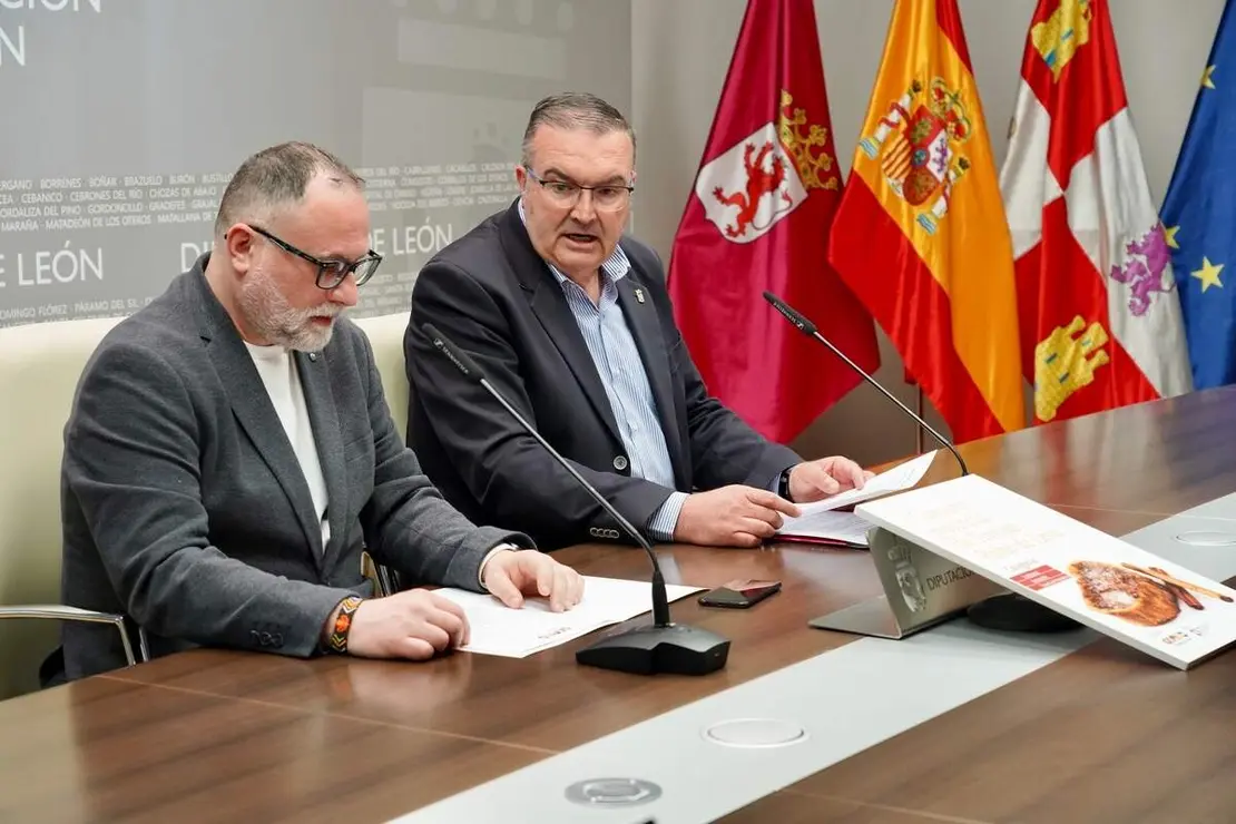 El vicepresidente de la Diputaci&oacute;n de Le&oacute;n y responsable de Productos de Le&oacute;n, Roberto Aller, y el presidente de la Asociaci&oacute;n Leonesa de Hoteler&iacute;a y Turismo, &Oacute;scar Garc&iacute;a, presentan el I Concurso Provincial de Torrijas Reino de Le&oacute;n