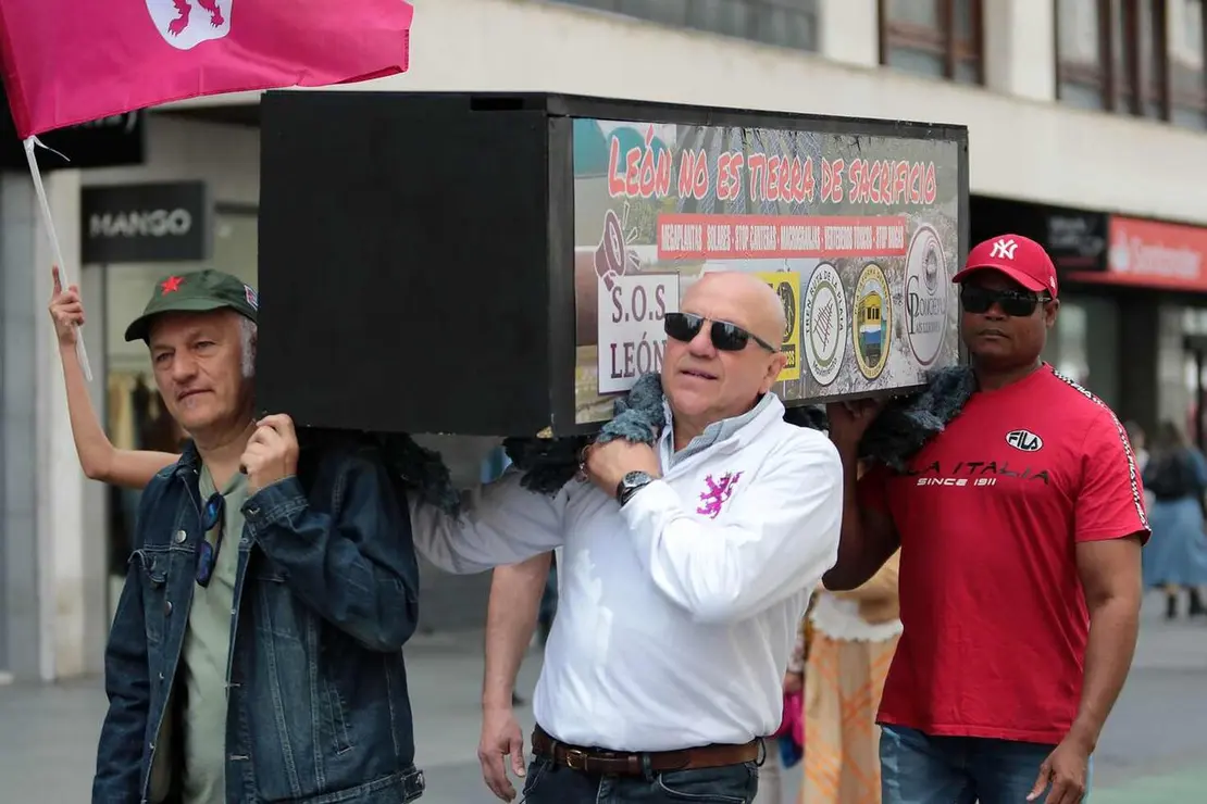 Le&oacute;n acoge el V Camino a la Libertad organizado por Conceyu Pa&iacute;s Llion&eacute;s y Xuntanza Llionesista. Fotos: Peio Garc&iacute;a