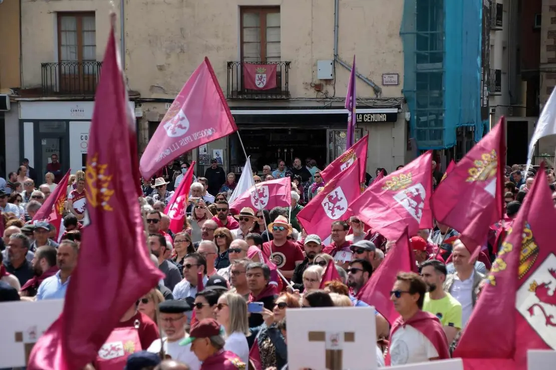 Le&oacute;n acoge el V Camino a la Libertad organizado por Conceyu Pa&iacute;s Llion&eacute;s y Xuntanza Llionesista