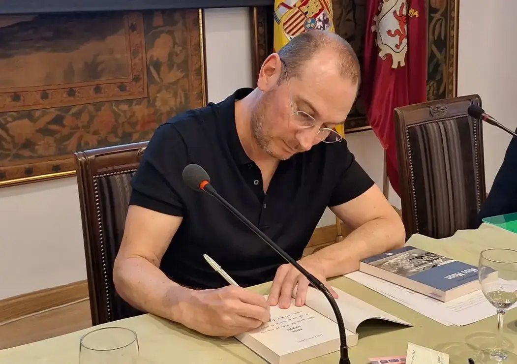 Miss-Moon-RRSS.jpg-4