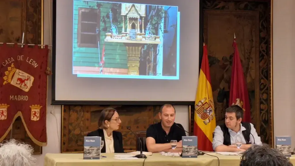 Miss-moon-2-1024x576