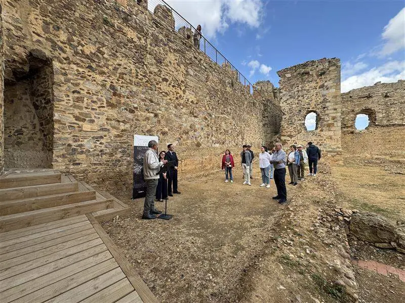 Fundos inaugura la exposici&oacute;n &lsquo;Don Suero de Qui&ntilde;ones: m&aacute;s all&aacute; de la leyenda&rsquo; en el Castillo de Laguna de Negrillos. Fotos: Fundos