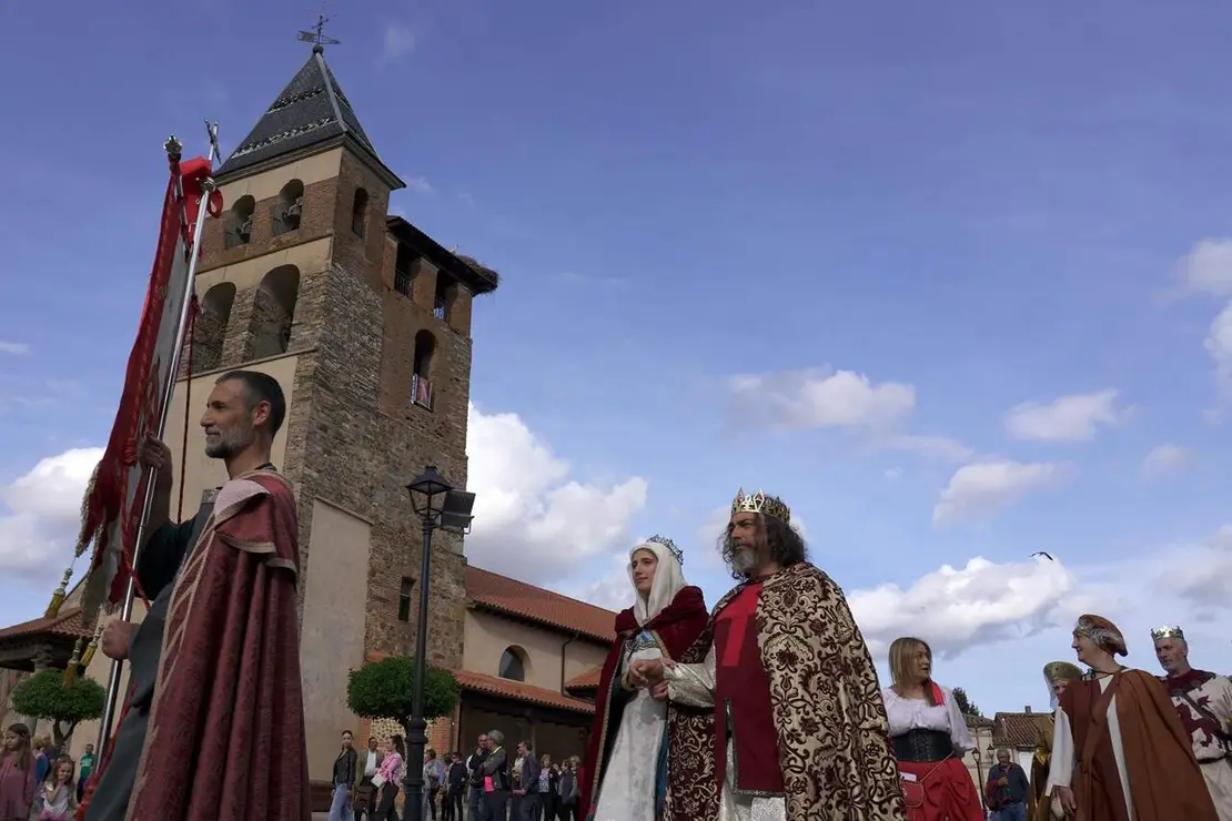 Urraca I reina en la semana cultural de Santa Marina del Rey. Fotos: Ayto. Santa Marina del Rey.