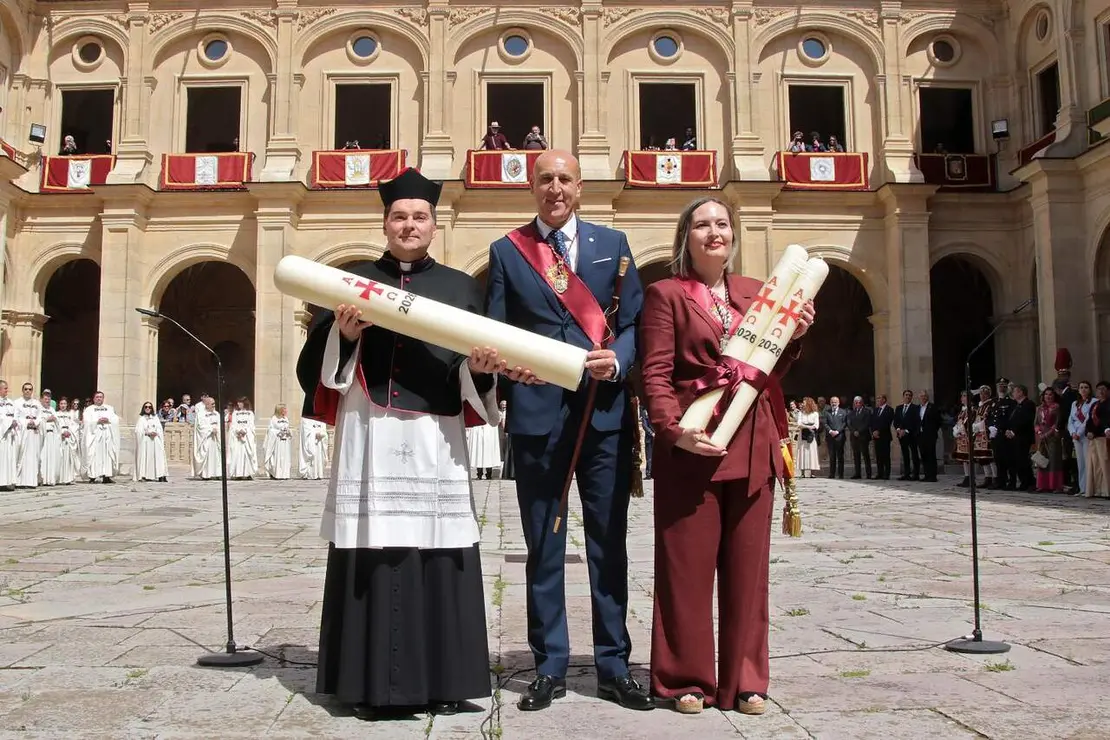 Le&oacute;n acoge la tradicional ceremonia de Las Cabezadas, que este a&ntilde;o enfrenta al abad del Cabildo de san Isidoro, Luis Garc&iacute;a, y a la concejala de Comercio, Consumo y Fiestas, Camino Orejas. Foto: Peio Garc&iacute;a.