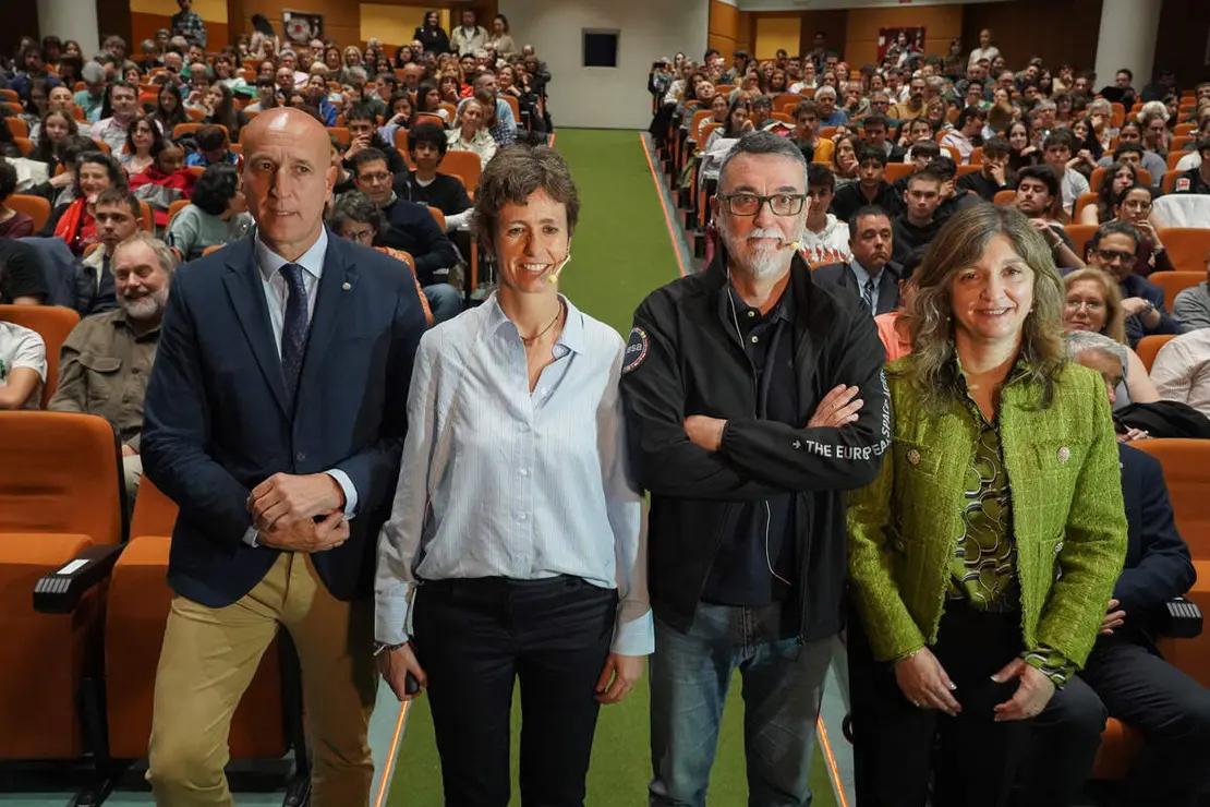 La Agencia Espacial Europea, la Universidad de Le&oacute;n y del Ayuntamiento de la ciudad organizan la jornada &lsquo;Le&oacute;n se viste de eclipse&rsquo;, en la que participan la directora de la misi&oacute;n Solar Orbiter de la ESA y especialista en F&iacute;sica Solar, Anik de Groof, y el astrof&iacute;sico y divulgador cient&iacute;fico, miembro del equipo Cesar de la ESA, Juan &Aacute;ngel Vaquerizo