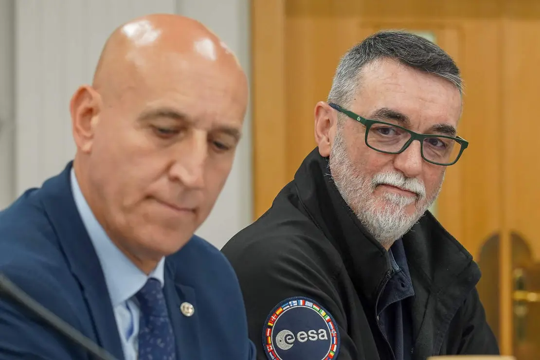 La Agencia Espacial Europea, la Universidad de Le&oacute;n y del Ayuntamiento de la ciudad organizan la jornada &lsquo;Le&oacute;n se viste de eclipse&rsquo;, en la que participan la directora de la misi&oacute;n Solar Orbiter de la ESA y especialista en F&iacute;sica Solar, Anik de Groof, y el astrof&iacute;sico y divulgador cient&iacute;fico, miembro del equipo Cesar de la ESA, Juan &Aacute;ngel Vaquerizo