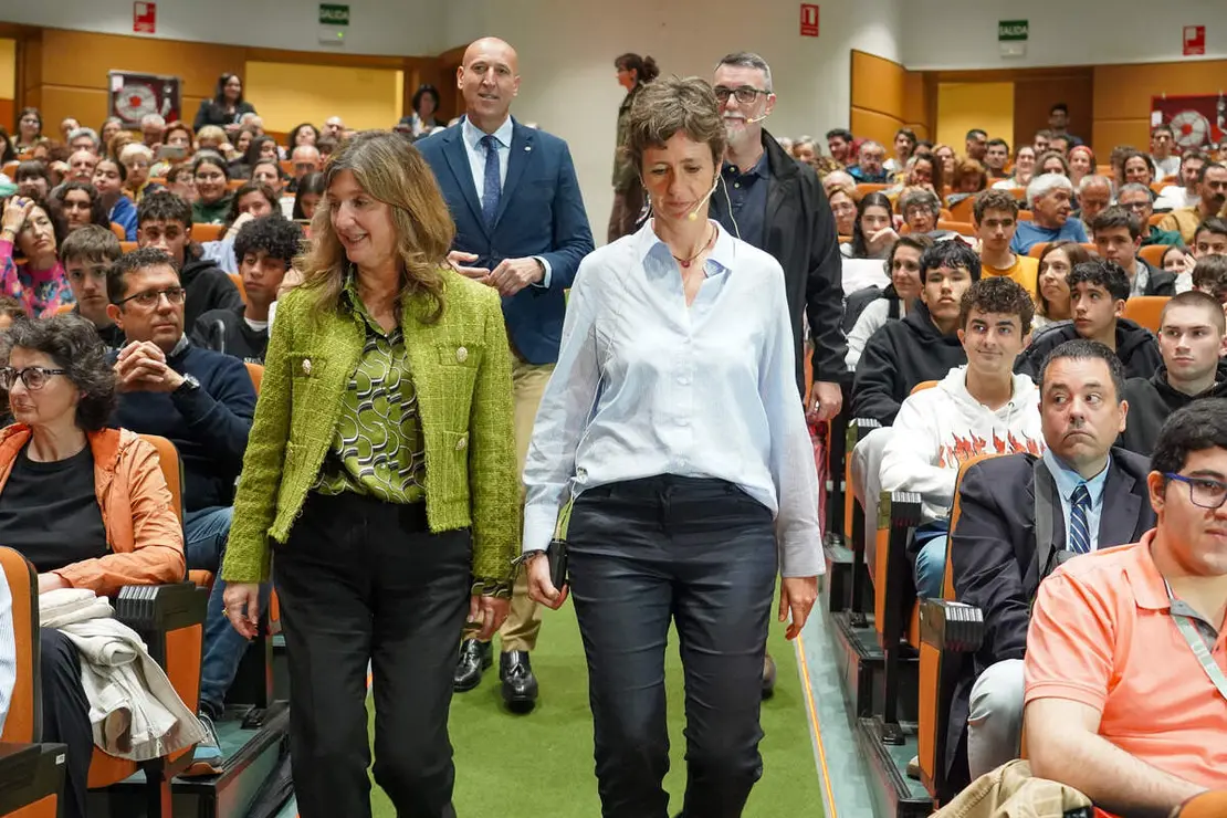 La Agencia Espacial Europea, la Universidad de Le&oacute;n y del Ayuntamiento de la ciudad organizan la jornada &lsquo;Le&oacute;n se viste de eclipse&rsquo;, en la que participan la directora de la misi&oacute;n Solar Orbiter de la ESA y especialista en F&iacute;sica Solar, Anik de Groof, y el astrof&iacute;sico y divulgador cient&iacute;fico, miembro del equipo Cesar de la ESA, Juan &Aacute;ngel Vaquerizo