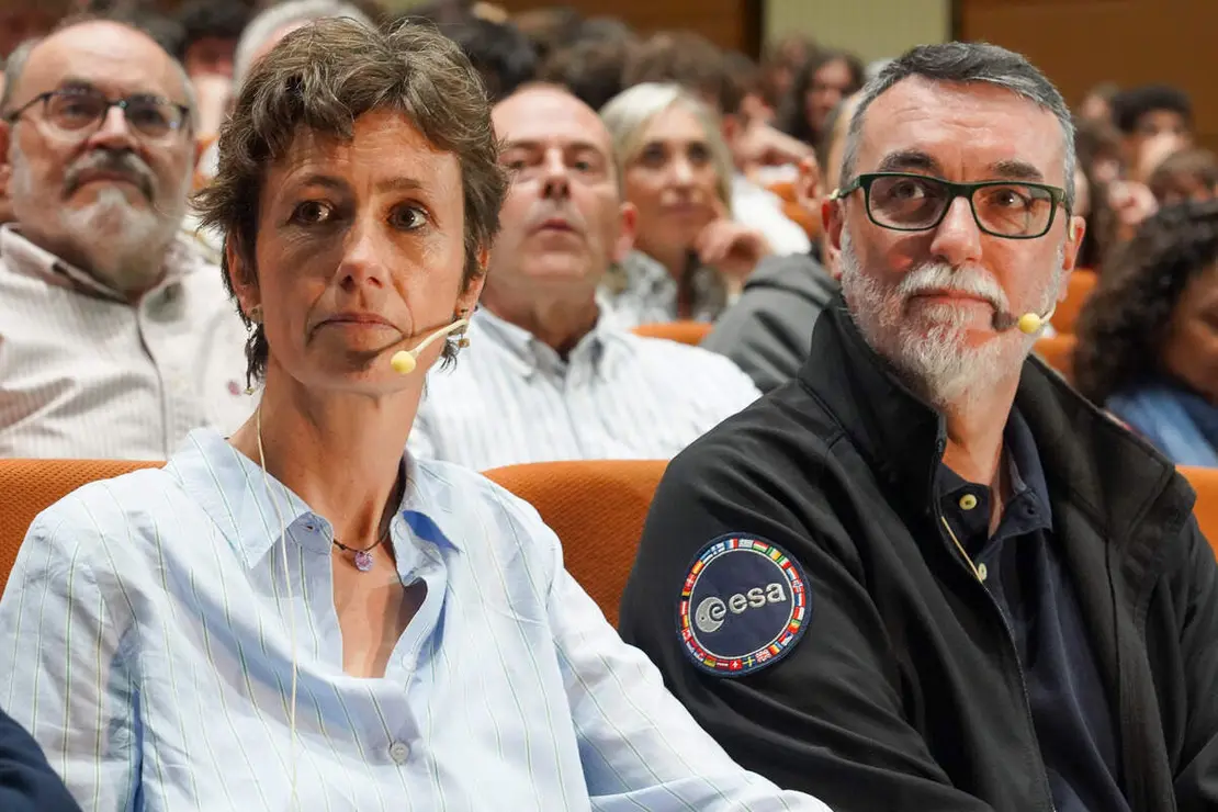 La Agencia Espacial Europea, la Universidad de Le&oacute;n y del Ayuntamiento de la ciudad organizan la jornada &lsquo;Le&oacute;n se viste de eclipse&rsquo;, en la que participan la directora de la misi&oacute;n Solar Orbiter de la ESA y especialista en F&iacute;sica Solar, Anik de Groof, y el astrof&iacute;sico y divulgador cient&iacute;fico, miembro del equipo Cesar de la ESA, Juan &Aacute;ngel Vaquerizo