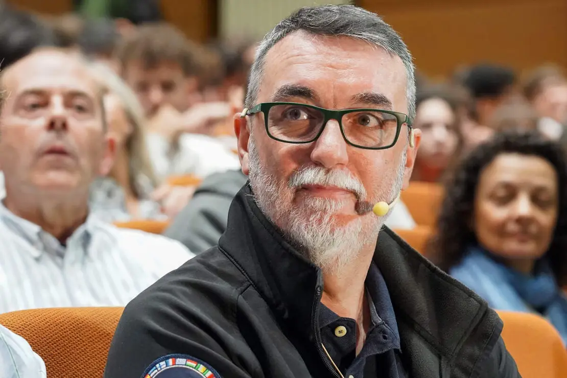 La Agencia Espacial Europea, la Universidad de Le&oacute;n y del Ayuntamiento de la ciudad organizan la jornada &lsquo;Le&oacute;n se viste de eclipse&rsquo;, en la que participan la directora de la misi&oacute;n Solar Orbiter de la ESA y especialista en F&iacute;sica Solar, Anik de Groof, y el astrof&iacute;sico y divulgador cient&iacute;fico, miembro del equipo Cesar de la ESA, Juan &Aacute;ngel Vaquerizo