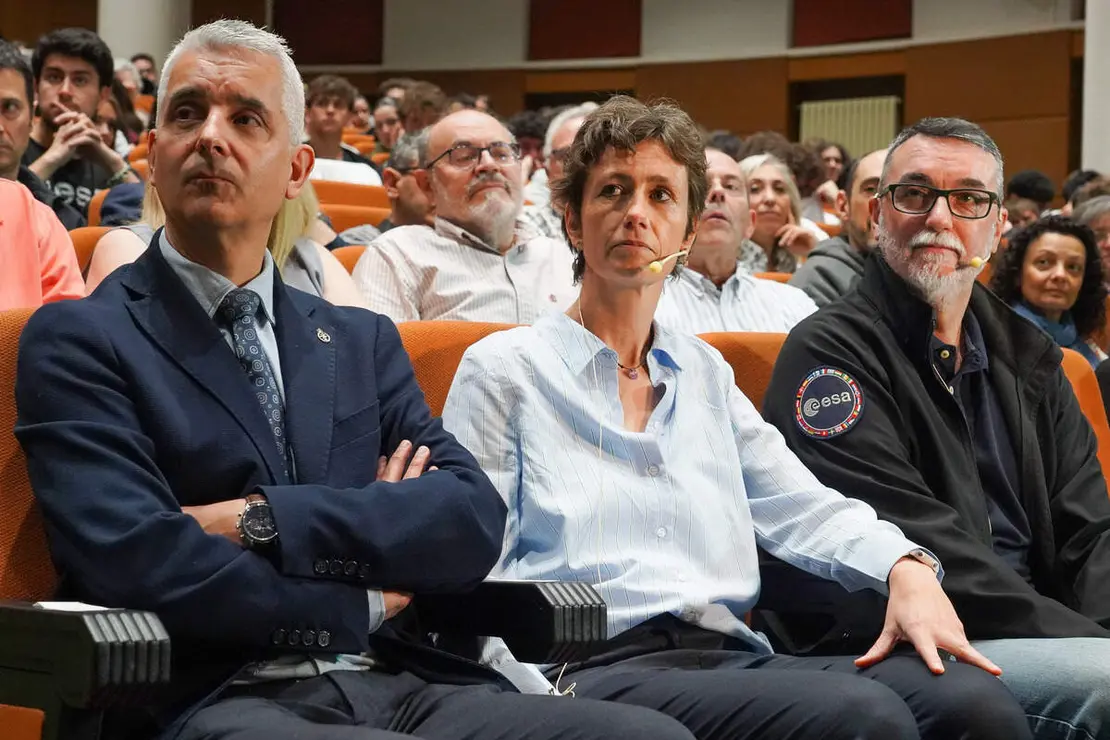 La Agencia Espacial Europea, la Universidad de Le&oacute;n y del Ayuntamiento de la ciudad organizan la jornada &lsquo;Le&oacute;n se viste de eclipse&rsquo;, en la que participan la directora de la misi&oacute;n Solar Orbiter de la ESA y especialista en F&iacute;sica Solar, Anik de Groof, y el astrof&iacute;sico y divulgador cient&iacute;fico, miembro del equipo Cesar de la ESA, Juan &Aacute;ngel Vaquerizo