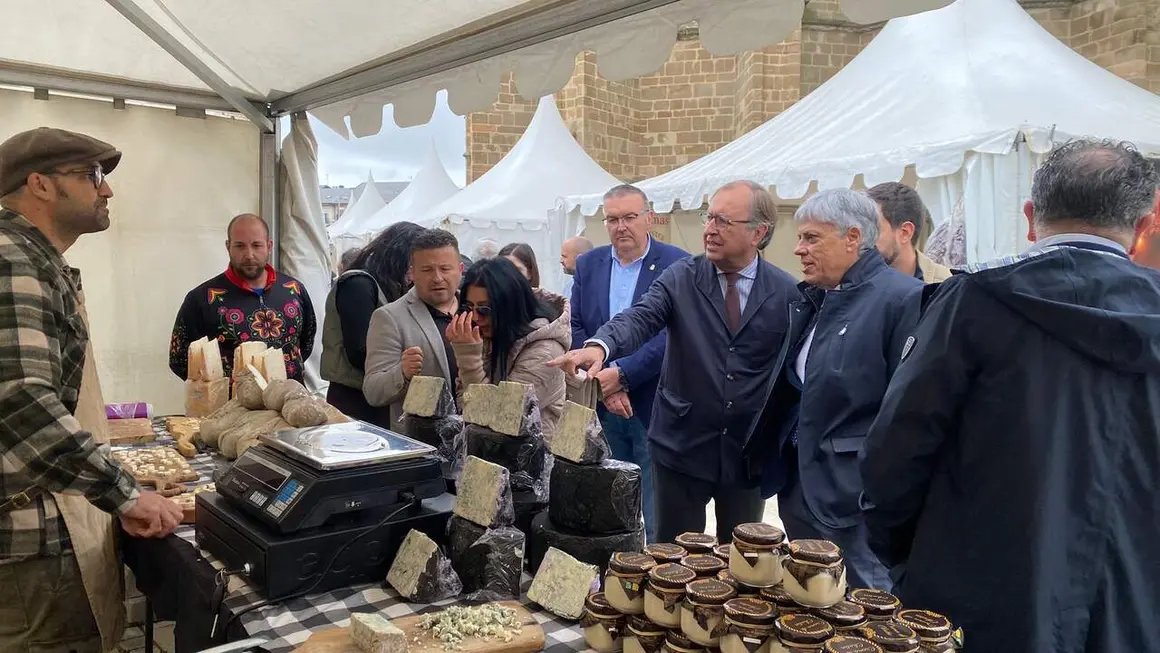 Inauguraci&oacute;n de la Feria del Queso en Astorga este jueves. Fotos: JCyL.