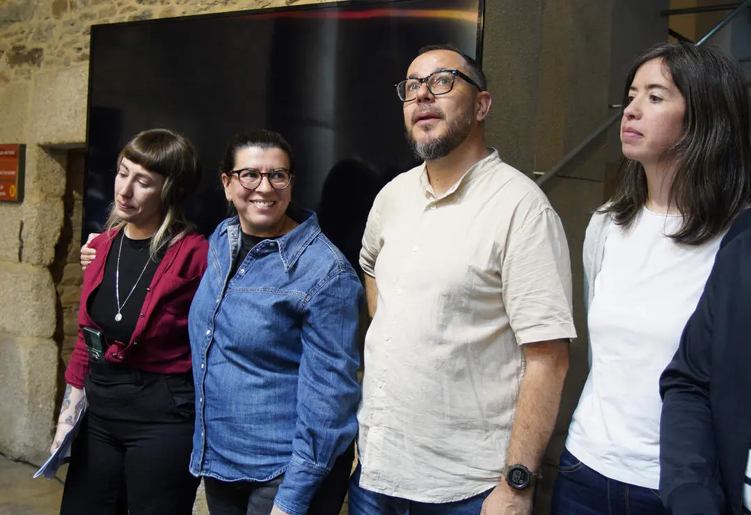 El colectivo Sputnik Labrego entrega de los restos del guerrillero Manuel Gir&oacute;n a sus familiares, tras su hallazgo en el antiguo cementerio del Carmen de Ponferrada