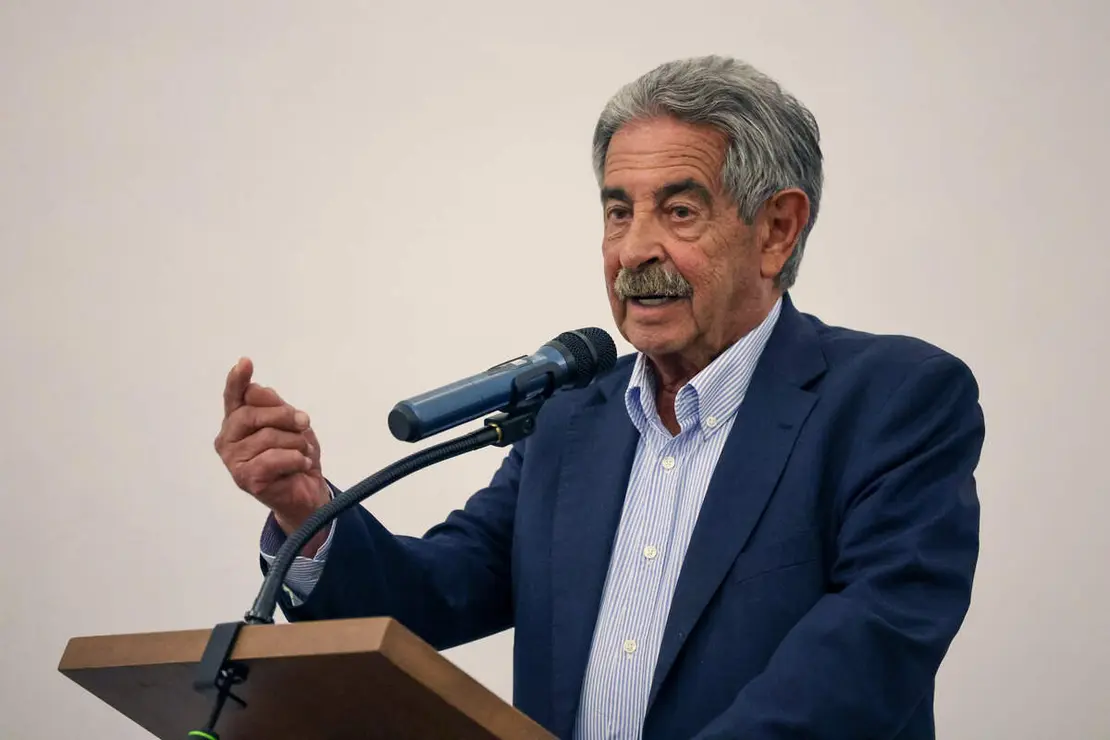 La Asociaci&oacute;n de Amigos de los Decreta entrega los Premios Decreta 2025 al expresidente de Cantabria, Miguel &Aacute;ngel Revilla; el alcalde de Le&oacute;n, Jos&eacute; Antonio Diez, y la escritora y periodista Marta Garc&iacute;a Aller