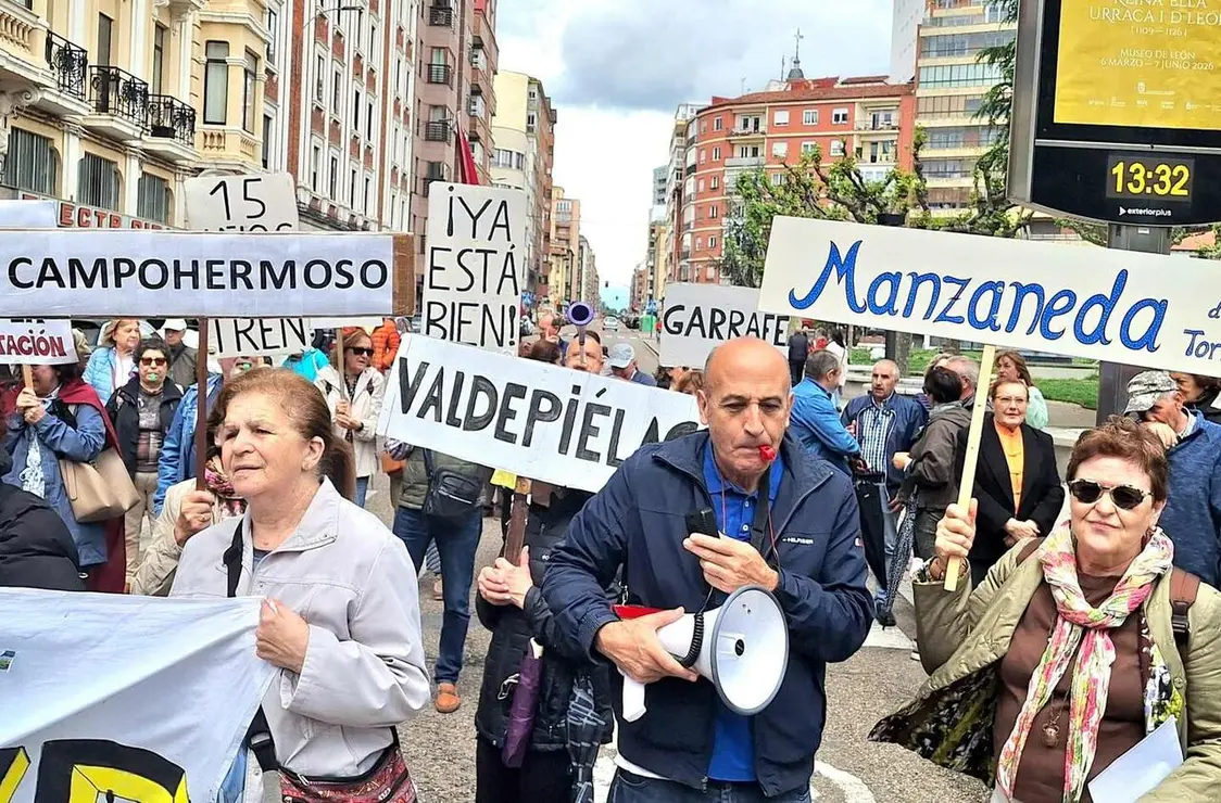 La Plataforma en Defensa de Feve se concentra un s&aacute;bado m&aacute;s para que el tren regrese al centro de Le&oacute;n
