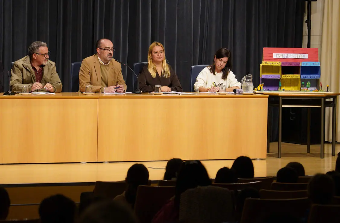 El alcalde de Ponferrada, Marco Morala, y la concejala de Bienestar Social y Familia, Alexandra Rivas, presiden la asamblea del Consejo de la Infancia de Ponferrada
