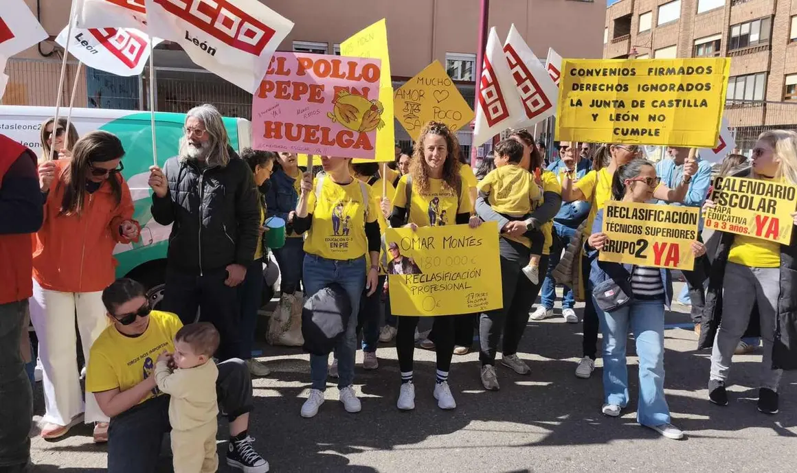 La huelga estatal convocada este jueves en el sector de las escuelas infantiles de 0 a 3 a&ntilde;os ha comenzado en Le&oacute;n con movilizaciones frente a la sede de Educaci&oacute;n y con acusaciones de los sindicatos convocantes sobre las dificultades para ejercer el derecho de paro.