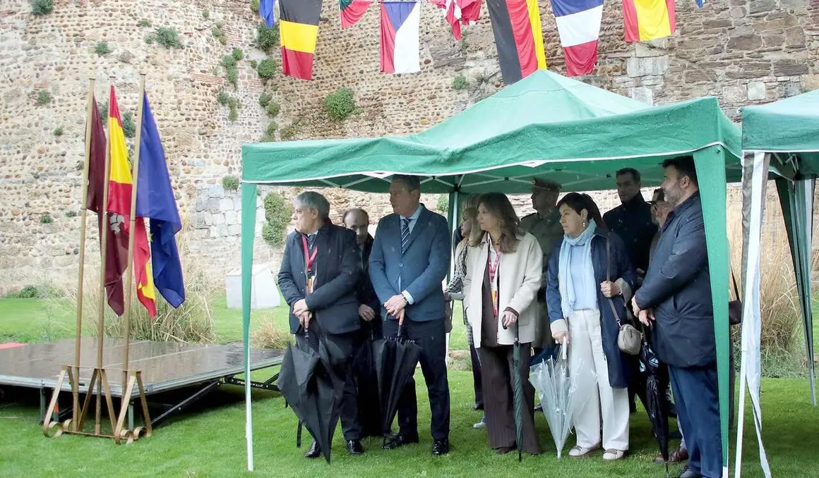 El alcalde de Le&oacute;n, Jos&eacute; Antonio Diez, preside los actos celebrados con motivo de la conmemoraci&oacute;n del D&iacute;a de Europa
