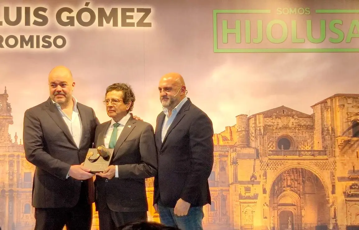 El neurocirujano Jos&eacute; Garc&iacute;a Cosamal&oacute;n recibe en Le&oacute;n el galard&oacute;n anual de Somos Hijolusa en una ceremonia marcada por el recuerdo al fundador de la empresa y el apoyo a la neurociencia.