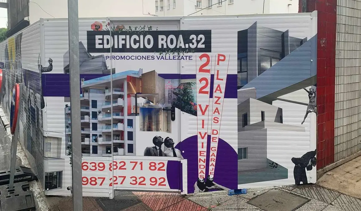 El auge inmobiliario da el salto al coraz&oacute;n de la capital con 22 viviendas exclusivas en pleno casco urbano con piscina y p&aacute;del. Fotos: A.F. Reca