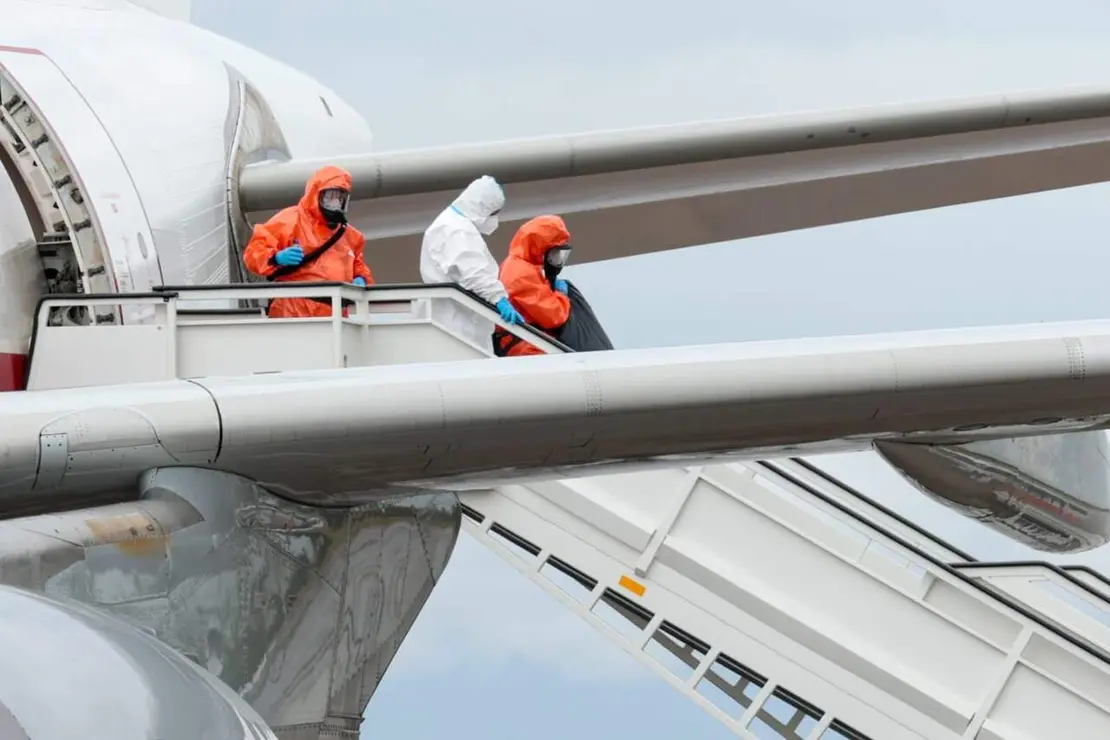 Llegada de los espa&ntilde;oles del crucero MV Hondius a la Base A&eacute;rea de Torrej&oacute;n, en Madrid, este domingo. Foto: Defensa.