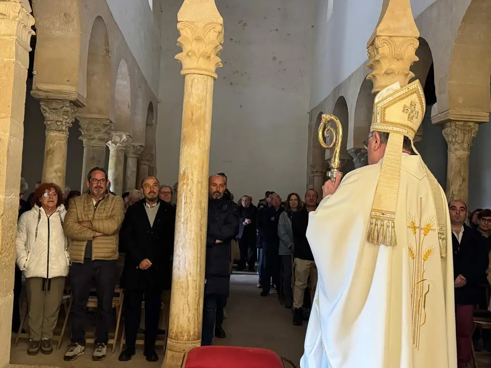 Eucarist&iacute;a por rito hispano-moz&aacute;rabe presidida por el obispo de Le&oacute;n en el Monasterio de San Miguel de la Escalada este domingo en el marco del D&iacute;a Del Priorato. Foto: J. Ferrero