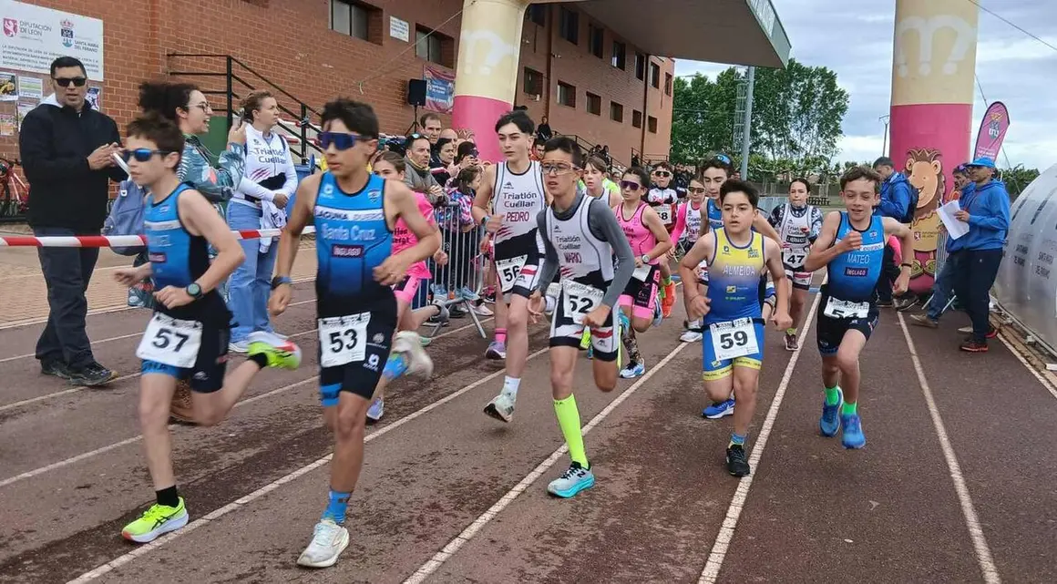 La lluvia marca el triunfo de Zurro y Marina Guerra en el Duatl&oacute;n. Cerca de 140 deportistas participaron en la d&eacute;cima edici&oacute;n del Duatl&oacute;n Sprint de Santa Mar&iacute;a del P&aacute;ramo bajo una intensa tormenta.