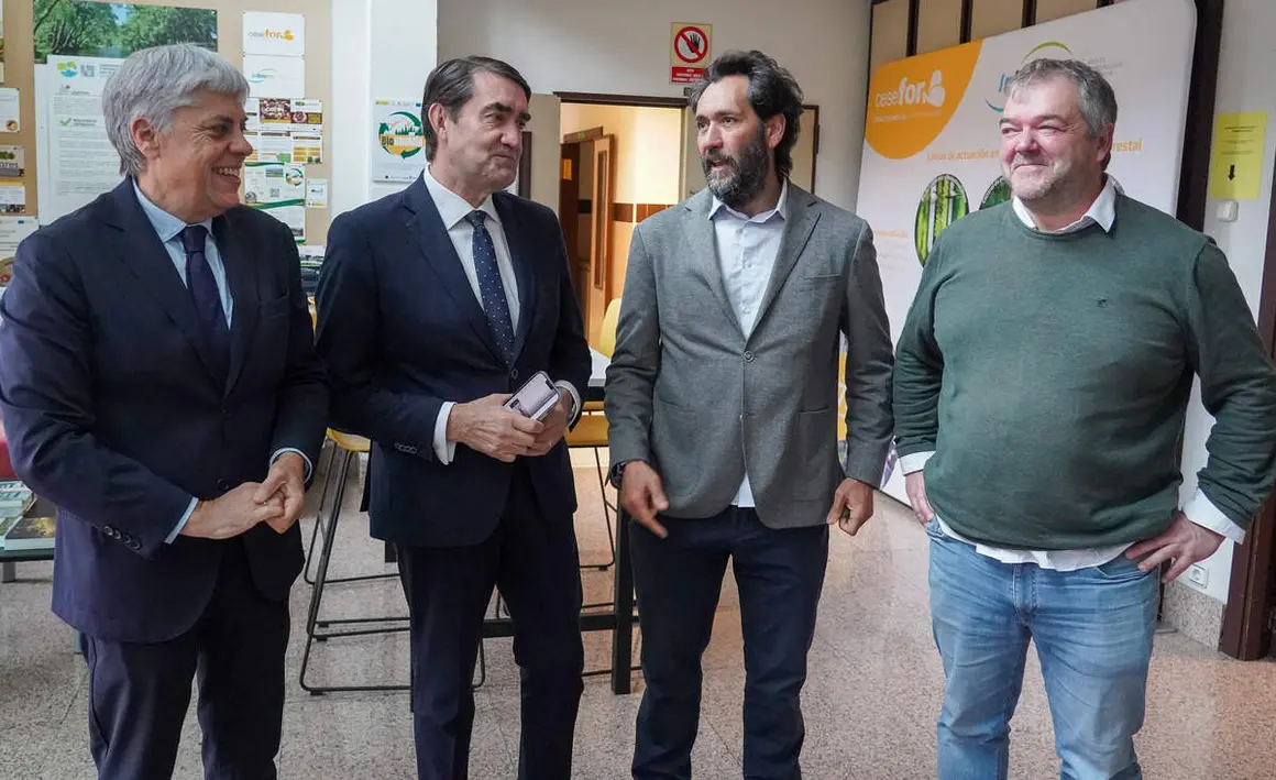 El consejero de Medio Ambiente, Vivienda y Ordenaci&oacute;n del Territorio, Juan Carlos Su&aacute;rez-Qui&ntilde;ones, visita el Instituto de Biotecnolog&iacute;a de Le&oacute;n, Inbiotec-&Aacute;rea de Biotecnolog&iacute;a de Cesefor