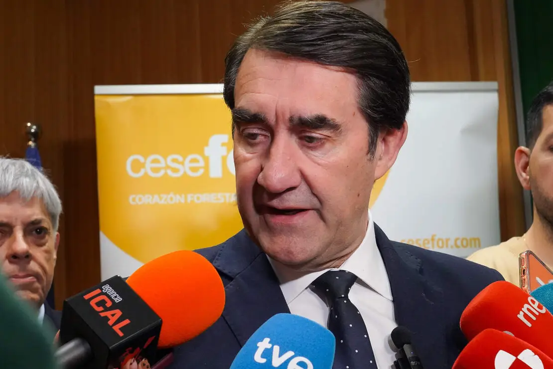 El consejero de Medio Ambiente, Vivienda y Ordenaci&oacute;n del Territorio, Juan Carlos Su&aacute;rez-Qui&ntilde;ones, visita el Instituto de Biotecnolog&iacute;a de Le&oacute;n, Inbiotec-&Aacute;rea de Biotecnolog&iacute;a de Cesefor