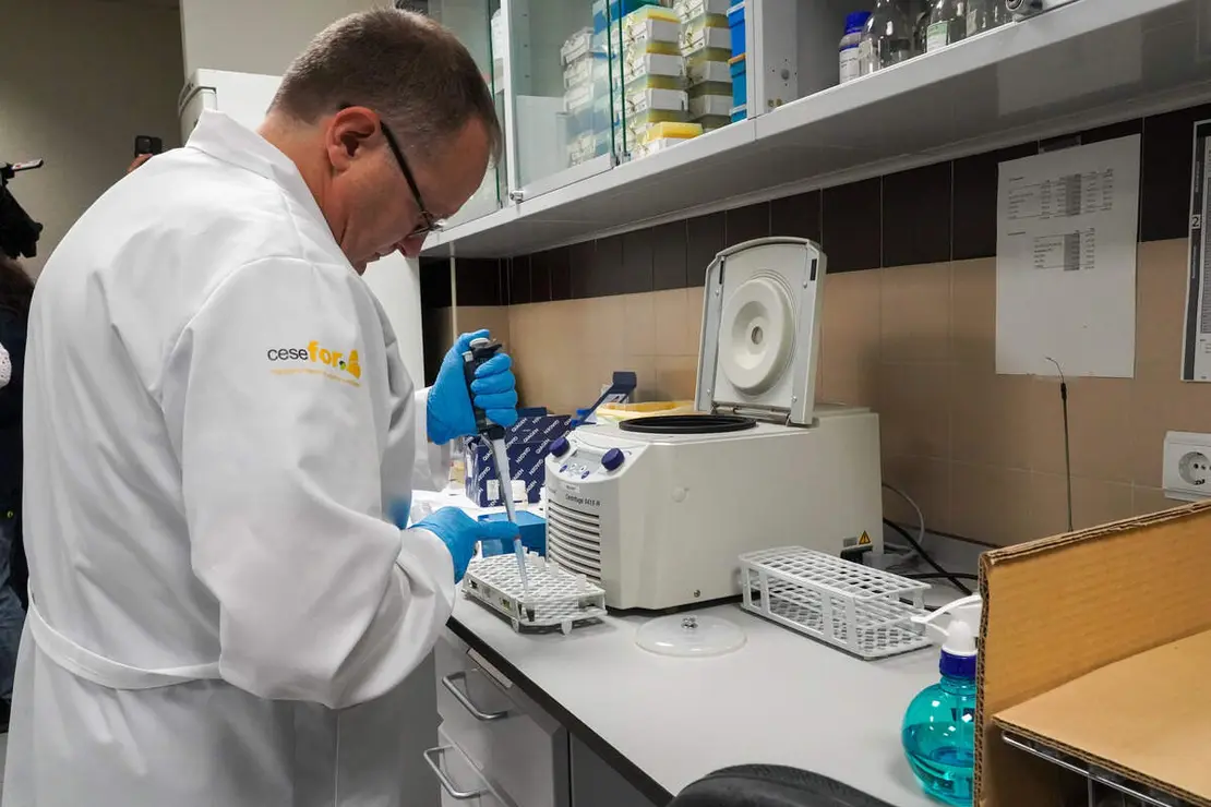 El consejero de Medio Ambiente, Vivienda y Ordenaci&oacute;n del Territorio, Juan Carlos Su&aacute;rez-Qui&ntilde;ones, visita el Instituto de Biotecnolog&iacute;a de Le&oacute;n, Inbiotec-&Aacute;rea de Biotecnolog&iacute;a de Cesefor