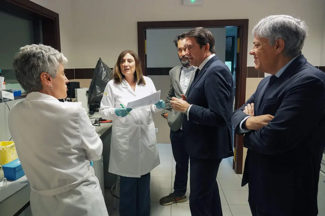 El consejero de Medio Ambiente, Vivienda y Ordenaci&oacute;n del Territorio, Juan Carlos Su&aacute;rez-Qui&ntilde;ones, visita el Instituto de Biotecnolog&iacute;a de Le&oacute;n, Inbiotec-&Aacute;rea de Biotecnolog&iacute;a de Cesefor