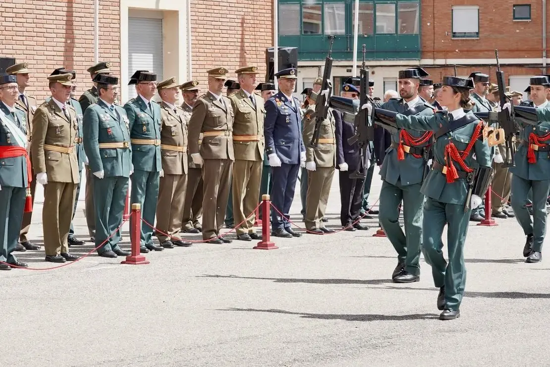 El general de Brigada, Miguel S&aacute;nchez Guerrero, y el delegado del Gobierno en Castilla y Le&oacute;n, Nicanor Sen V&eacute;lez, presiden el acto de conmemoraci&oacute;n del 182 aniversario de la Fundaci&oacute;n de la Guardia Civil