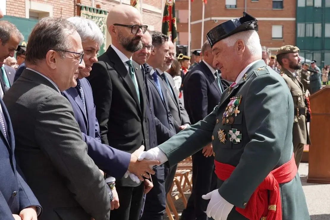 El general de Brigada, Miguel S&aacute;nchez Guerrero, y el delegado del Gobierno en Castilla y Le&oacute;n, Nicanor Sen V&eacute;lez, presiden el acto de conmemoraci&oacute;n del 182 aniversario de la Fundaci&oacute;n de la Guardia Civil